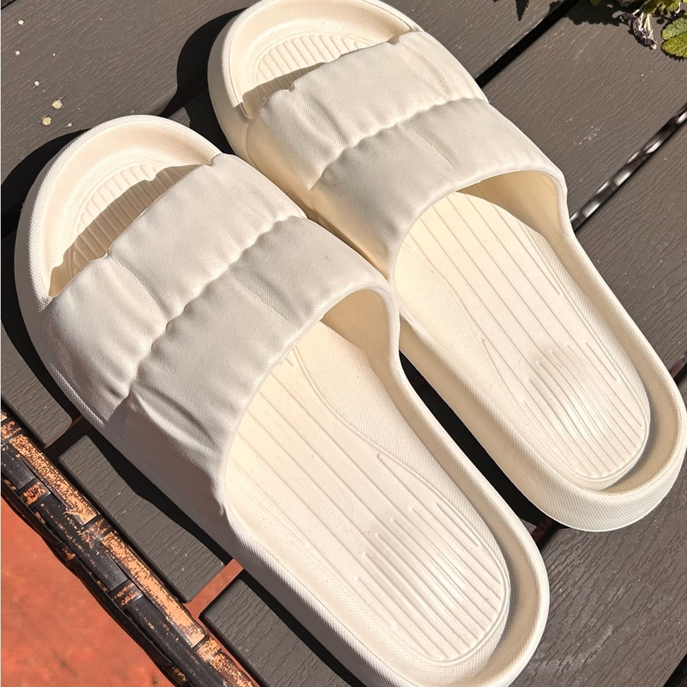 Cream Slide cloud sandals